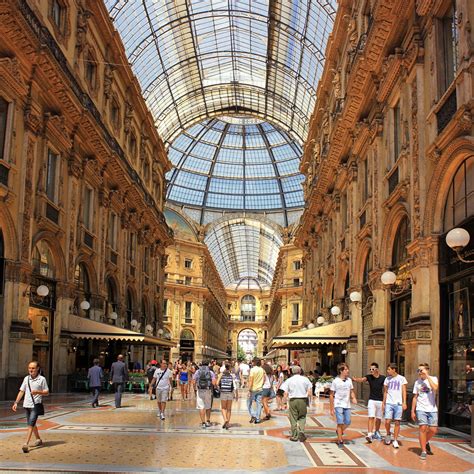 shopping streets in milan italy.